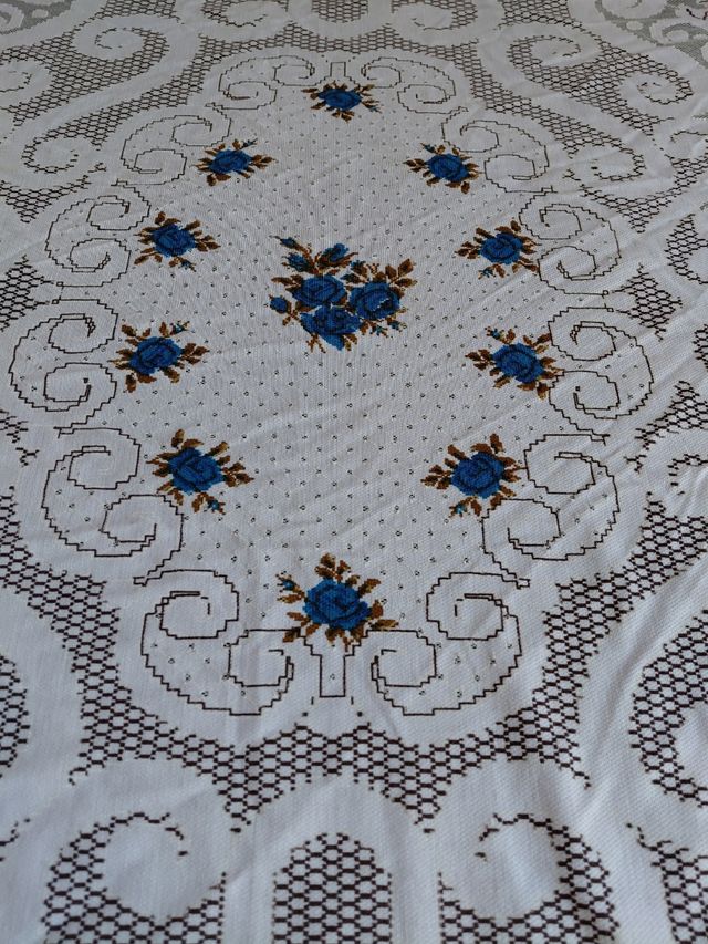 Mantel bordado blanco y azul 2m×220