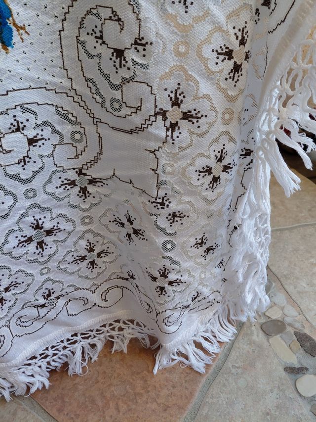 Mantel bordado blanco y azul 2m×220