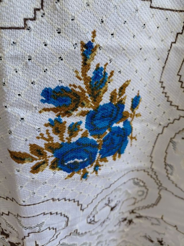 Mantel bordado blanco y azul 2m×220