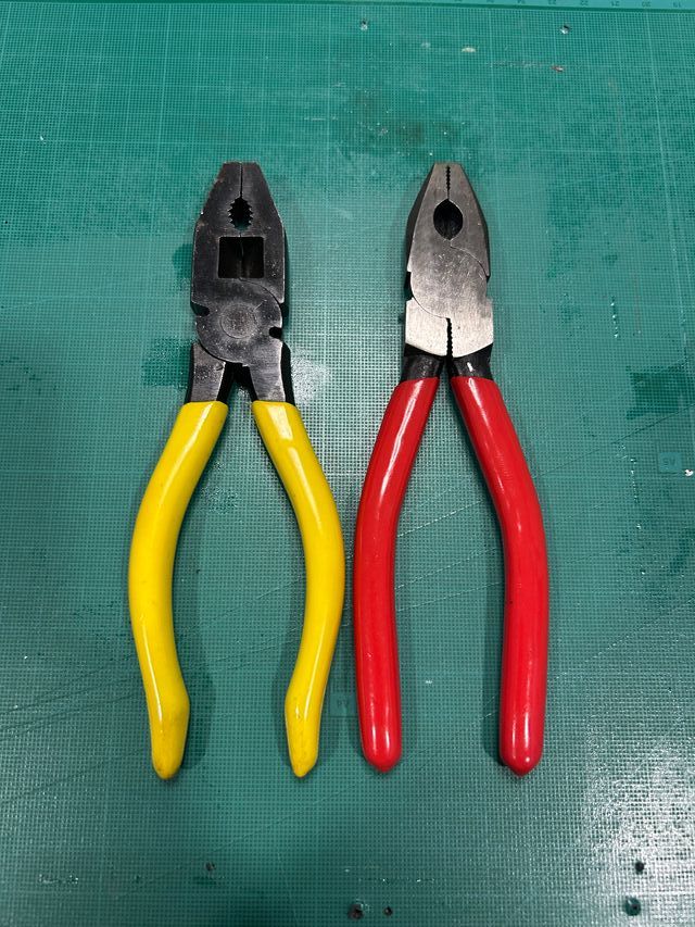 Alicates: 2 piezas - Rojo y Amarillo