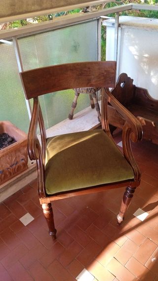 Sedia antica in legno e velluto