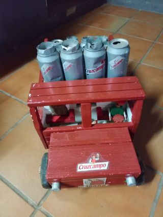 Giocattoli antichi: camion dei pompieri e macchina da cucire