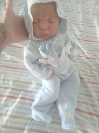 Bebé reborn cn portábebes manta ropa y Nancy