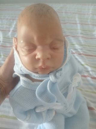 Bebé reborn cn portábebes manta ropa y Nancy