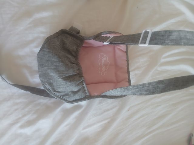 Bebé reborn cn portábebes manta ropa y Nancy