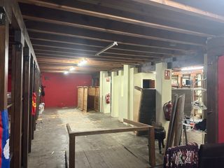 Local comercial c/Lapuyade. Impecable. 2 plantas.
