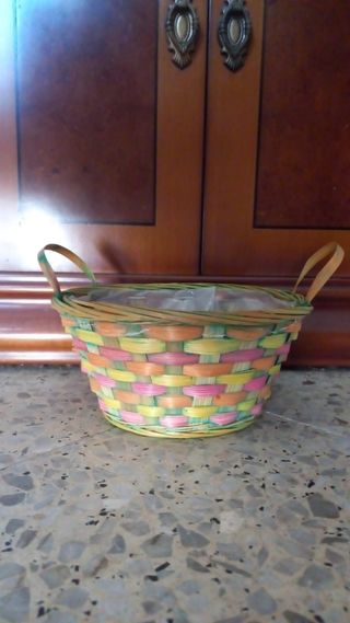 Cesta mimbre multicolor antigua