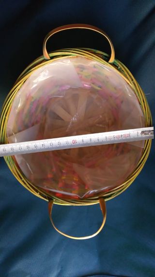 Cesta mimbre multicolor antigua