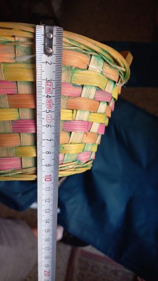 Cesta mimbre multicolor antigua