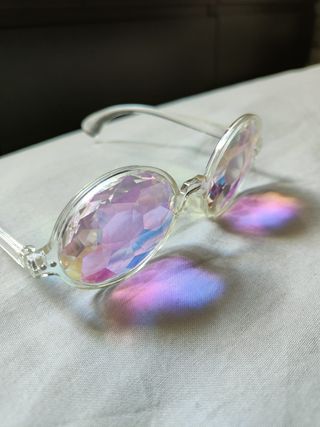 Gafas con lentes efecto caleidoscopio