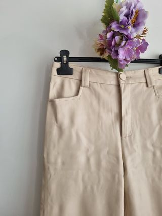 Pantaloni in similpelle beige
