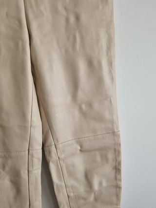 Pantaloni in similpelle beige