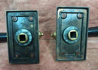 DOS MANIVELAS TIRADORES PUERTAS BRONCE Y BAQUELITA