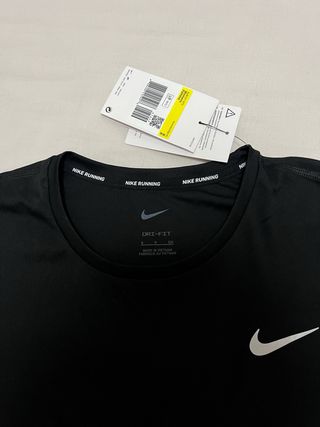 Camiseta Nike Running Dri-FIT talla S negra nueva