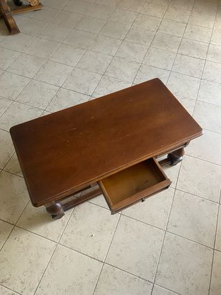 Tavolino in legno massello con cassetto