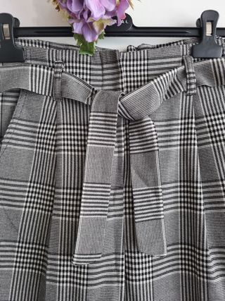 Pantaloni a quadri grigi e neri