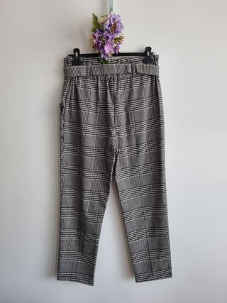 Pantaloni a quadri grigi e neri