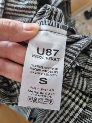 Pantaloni a quadri grigi e neri