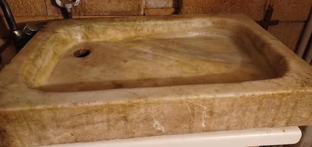 Pila antigua de mármol