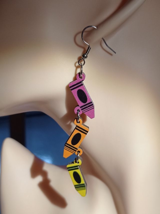 Orecchini in cera | Pastelli colorati.