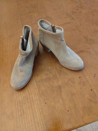 Botines TRAVERIS beige talla 37
