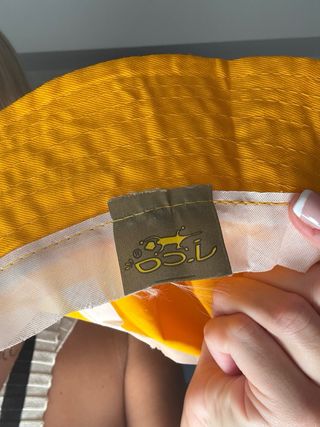 Cappellino giallo estivo