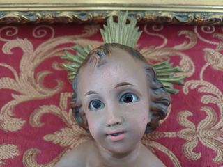 Figura Niño Jesús tipo 
Olot pesebre cuna