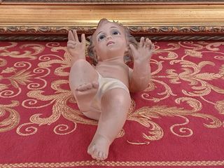 Figura Niño Jesús tipo 
Olot pesebre cuna