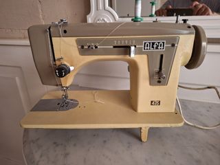 Máquina coser antigua