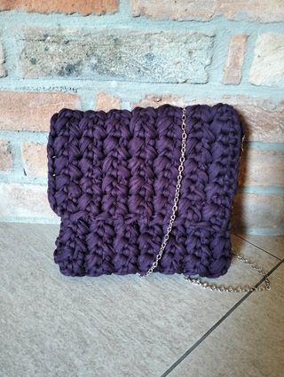 Borsa a tracolla viola uncinetto