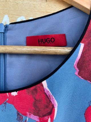 Vestido Hugo Boss - Flores rojas