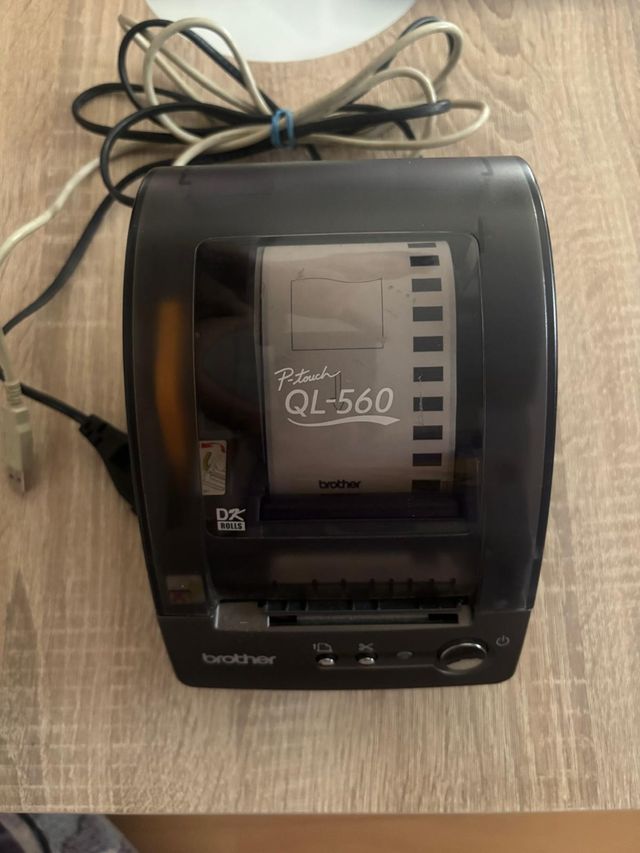 Etiquetadora Brother QL-560.