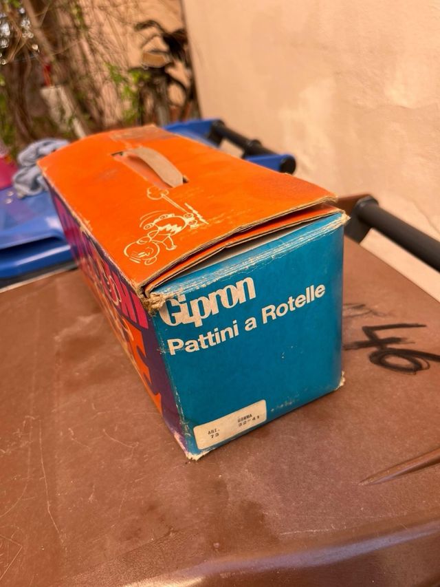 COPPIA VECCHI PATTINI A ROTELLE GIPRON COLLEZIONE VINTAGE MISURA PICCOLA . AE50
