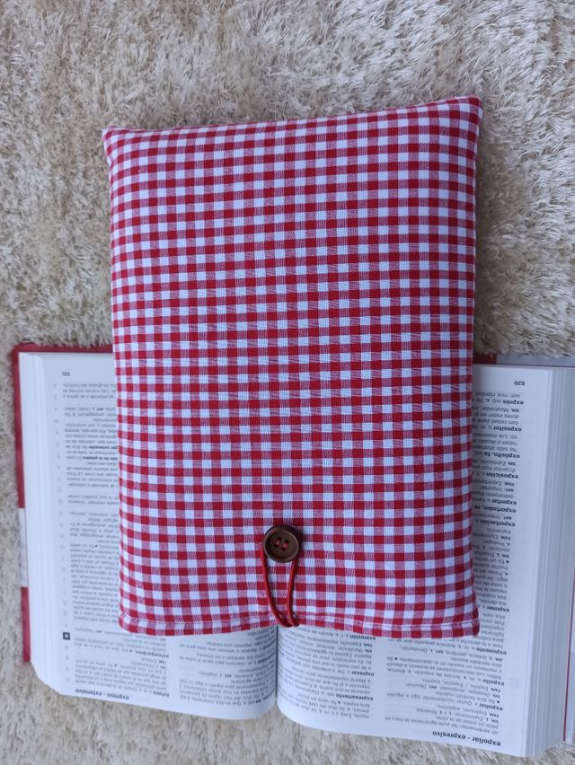 Funda libro vichy roja