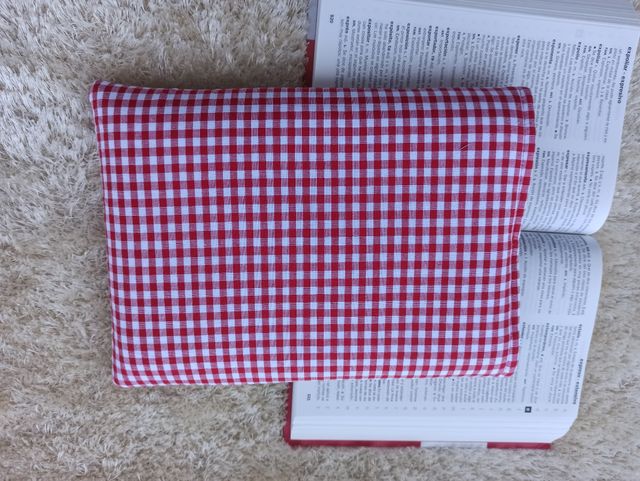 Funda libro vichy roja