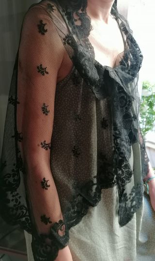 Mantilla negra encaje