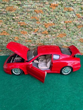 Maserati 3200GT (1998) – Escala 1:18 – Bburago