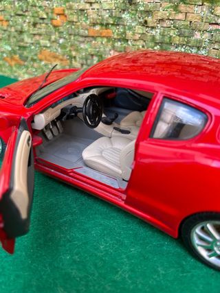 Maserati 3200GT (1998) – Escala 1:18 – Bburago