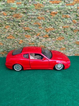 Maserati 3200GT (1998) – Escala 1:18 – Bburago