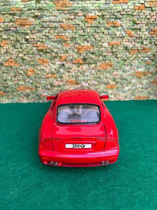 Maserati 3200GT (1998) – Escala 1:18 – Bburago