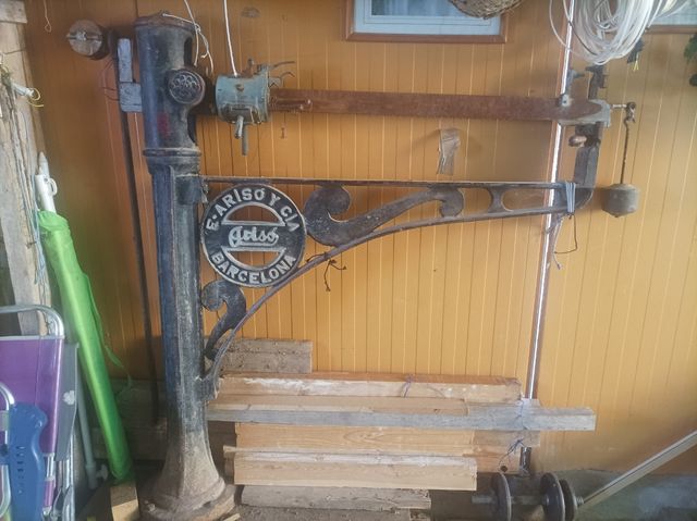 Báscula antigua de hierro - Arisó