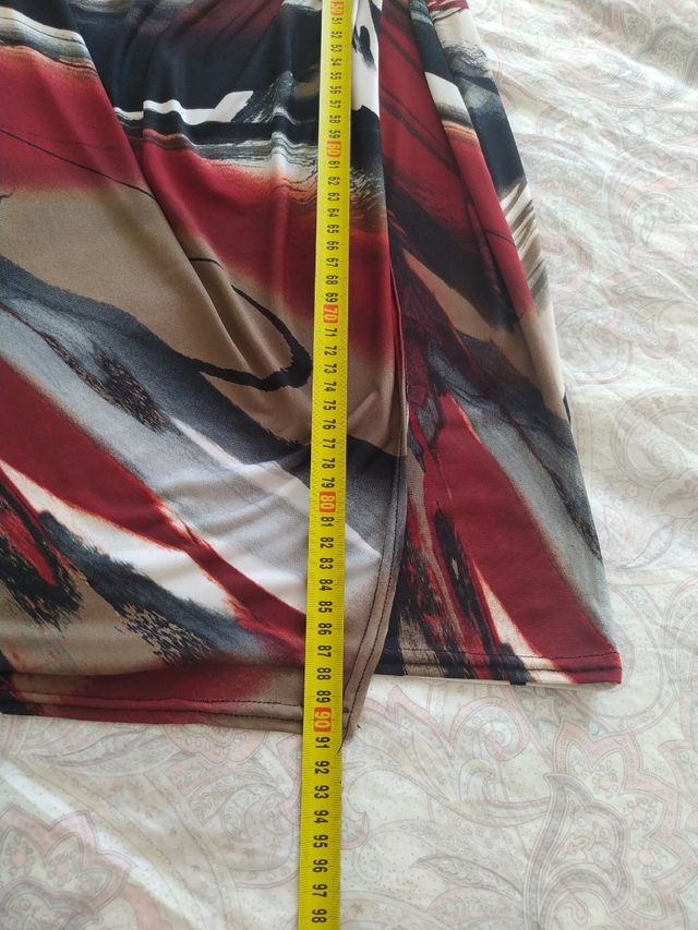 Vestido estampado marrón y rojo con drapeado