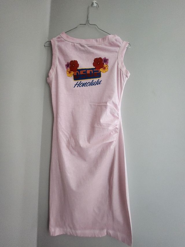 Vestido rosa desigual