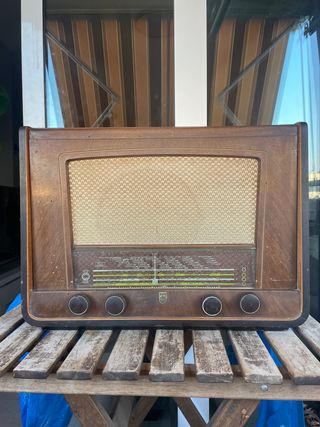 Radio Philips antigua con tocadiscos Odeon