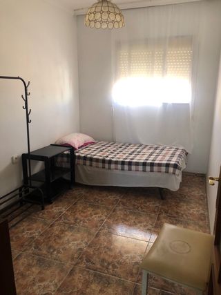 3 Habitaciones céntricas en La Línea cada  250 eur