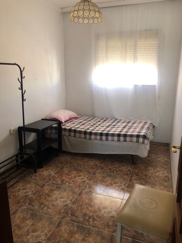 3 Habitaciones céntricas en La Línea cada  250 eur