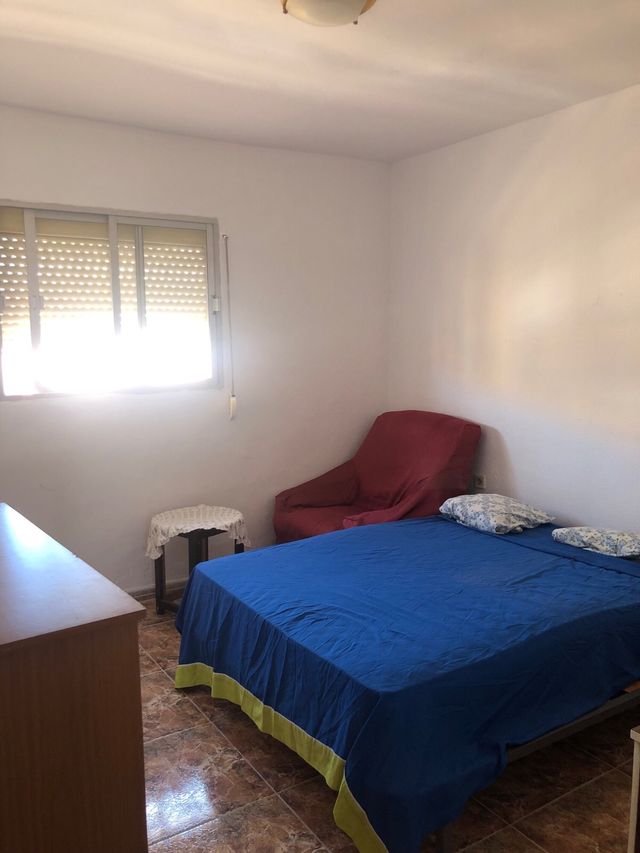 3 Habitaciones céntricas en La Línea cada  250 eur