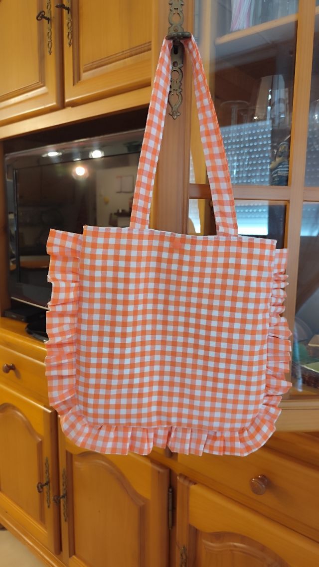 Bolsa de tela naranja y blanca