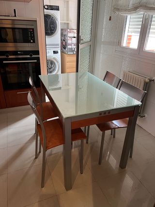 Mesa cristal + 4 sillas cocina