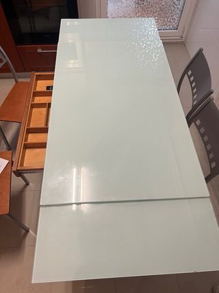 Mesa cristal + 4 sillas cocina